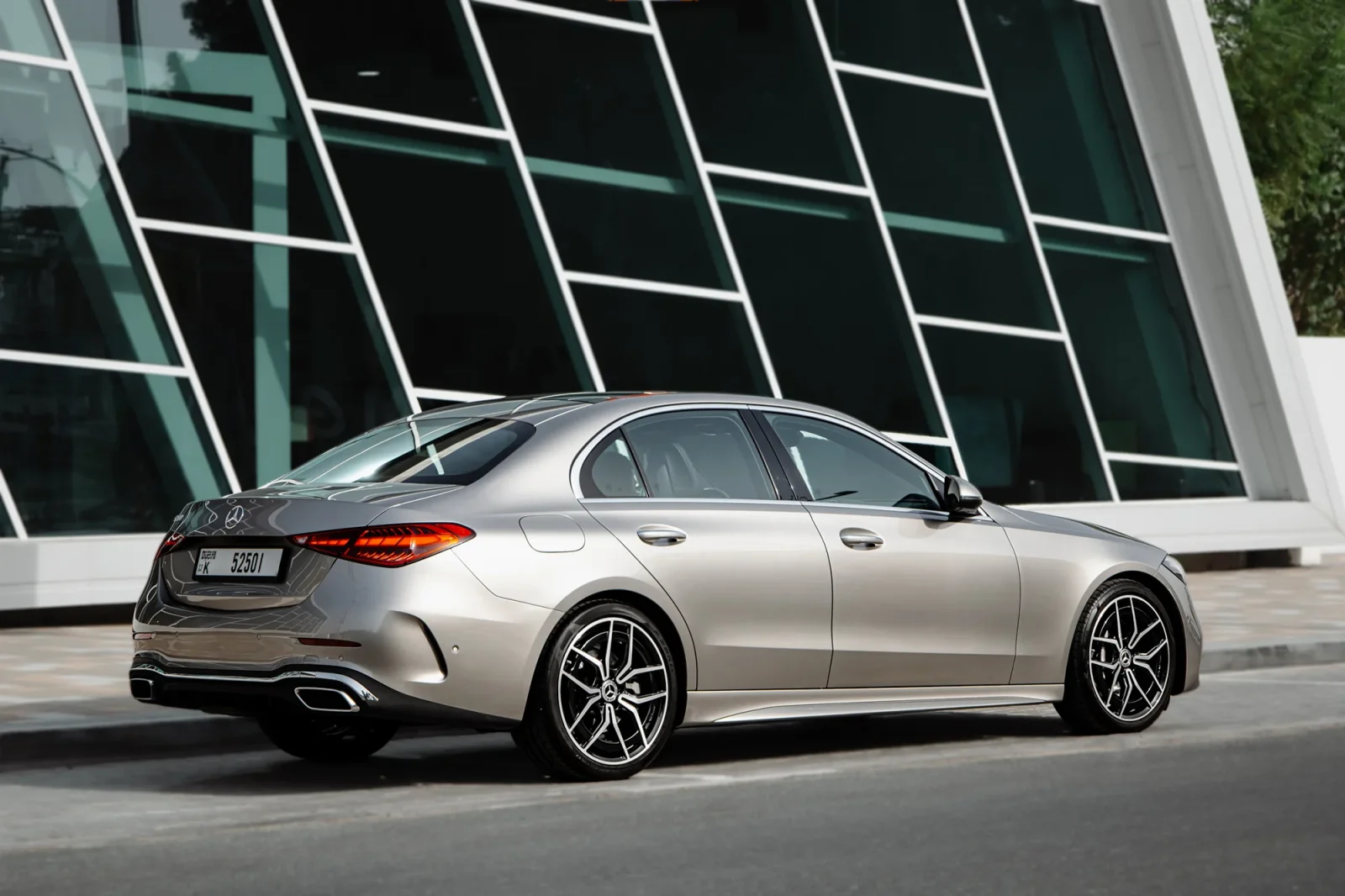 Аренда Mercedes-Benz C-Class C200 Серебряный 2022 в Абу-Даби - 11 