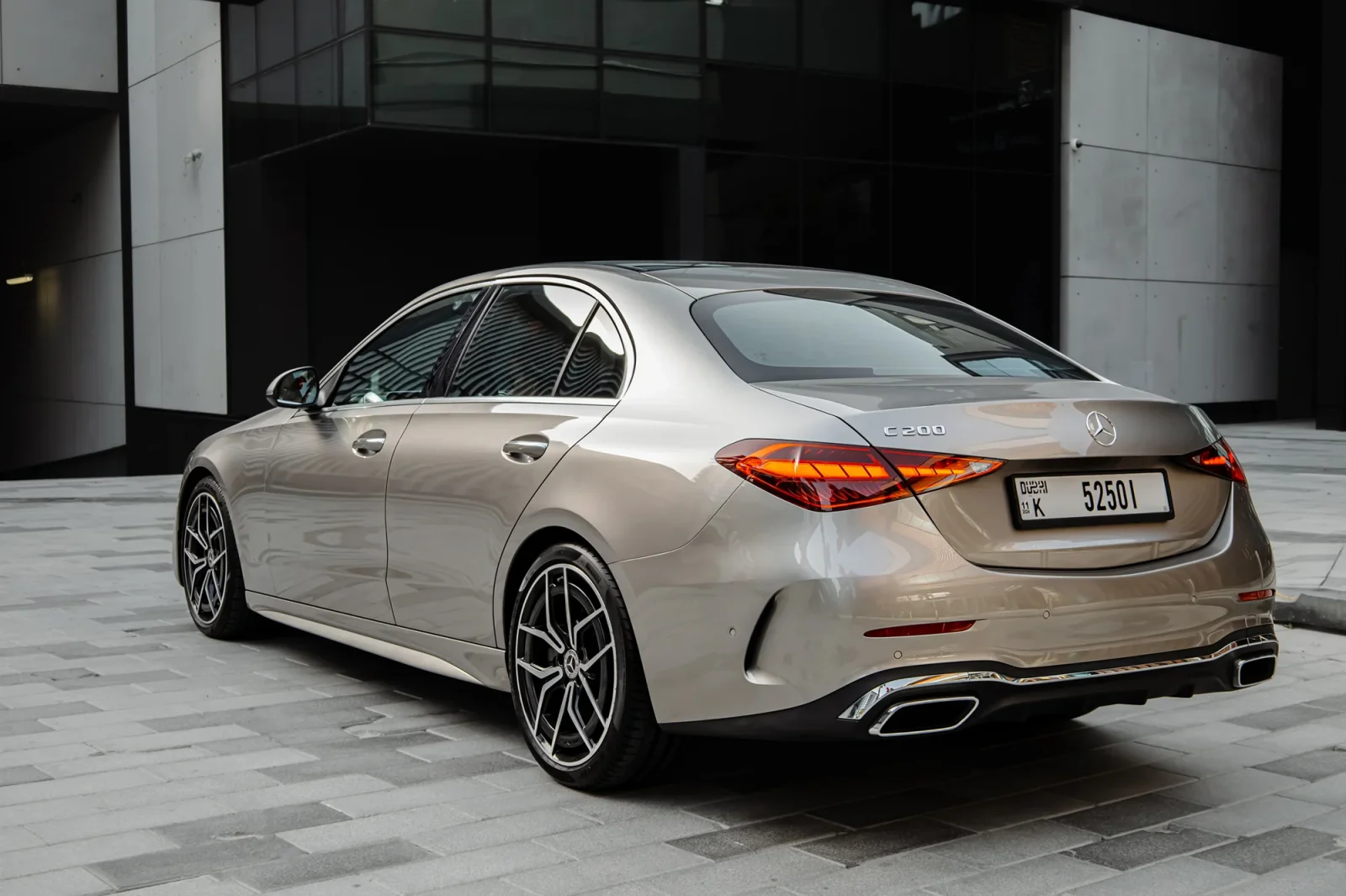 Аренда Mercedes-Benz C-Class C200 Серебряный 2022 в Абу-Даби - 14 
