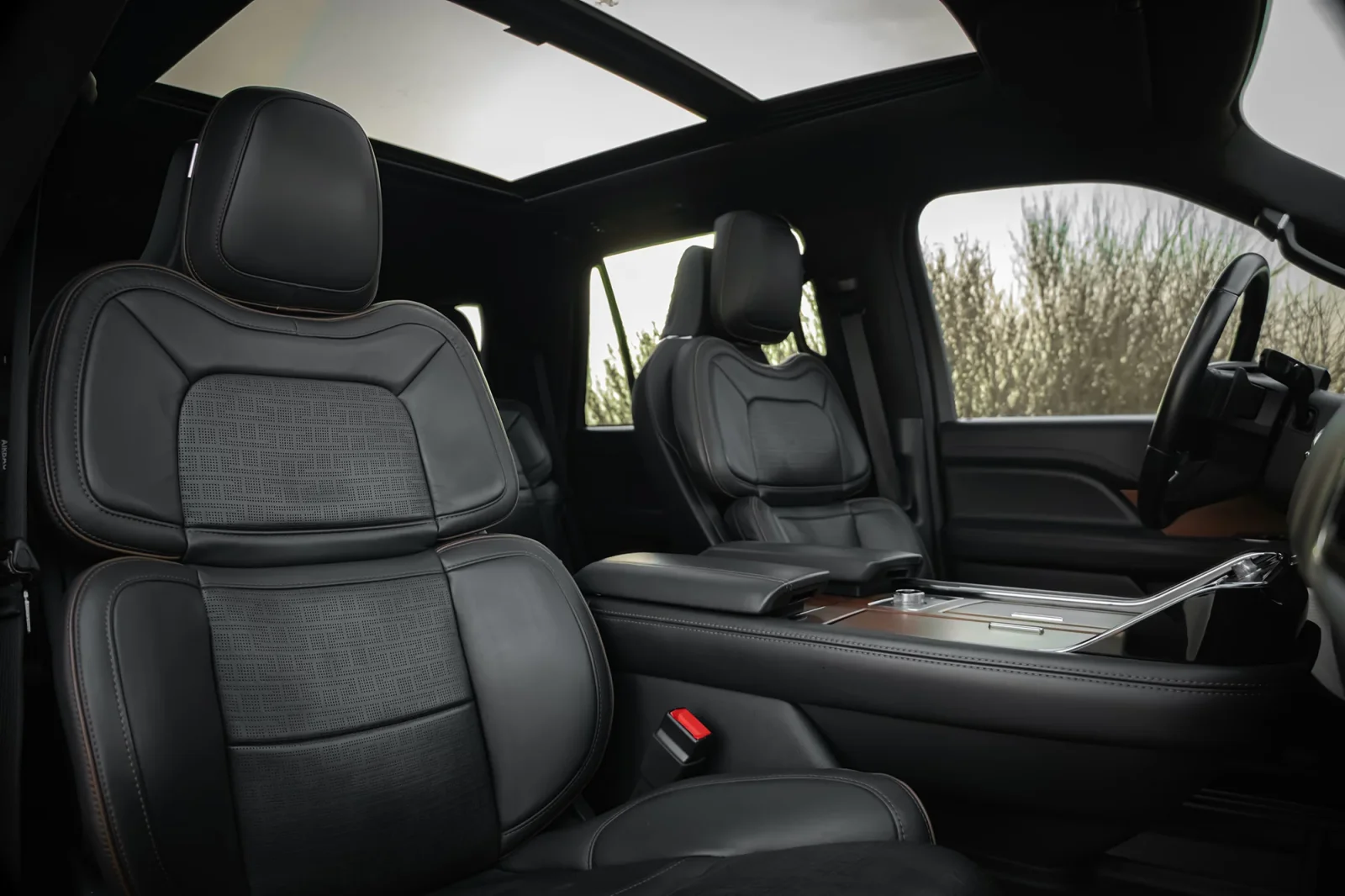 Alquiler Lincoln Navigator  Plata 2022 en Abu Dabi - 6 