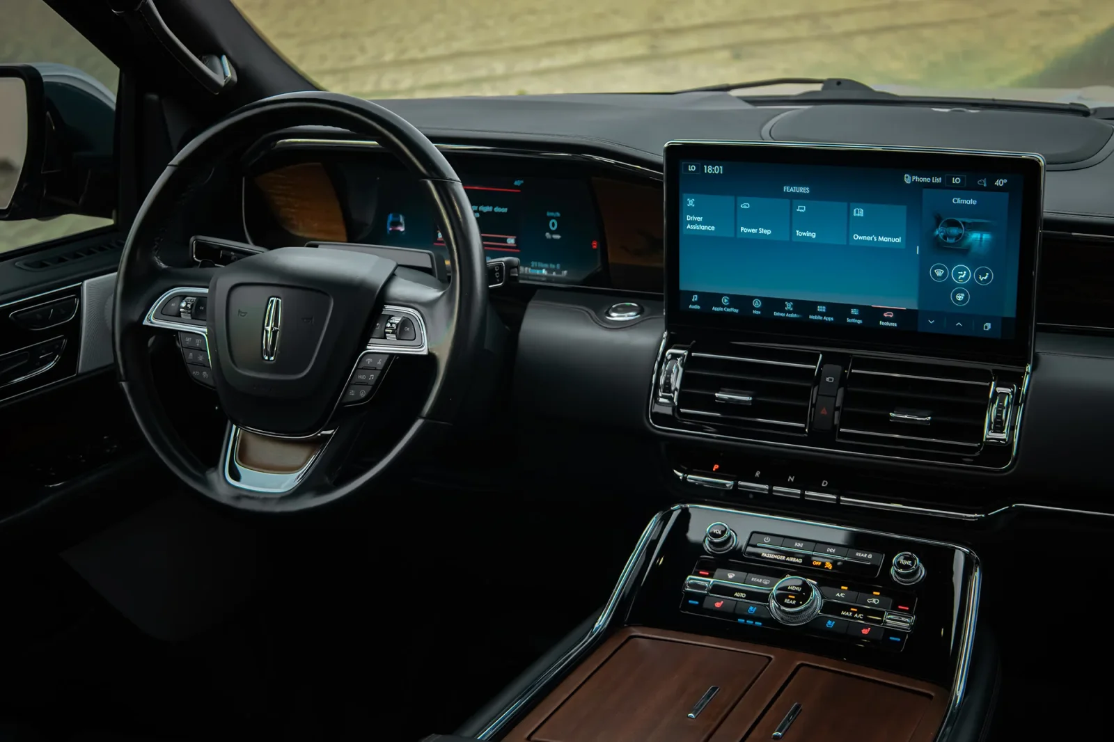 Alquiler Lincoln Navigator  Plata 2022 en Abu Dabi - 4 