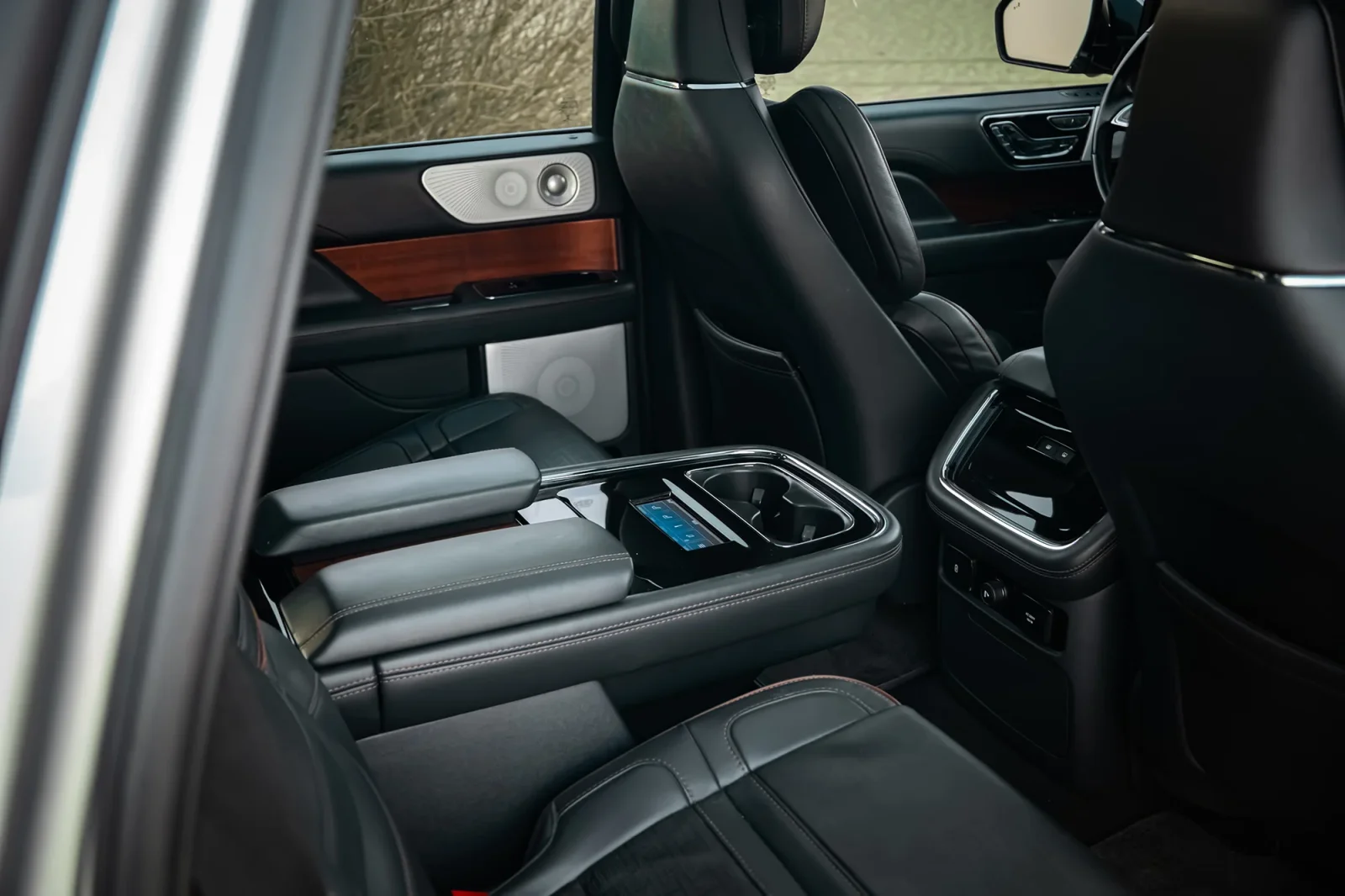 Alquiler Lincoln Navigator  Plata 2022 en Abu Dabi - 10 