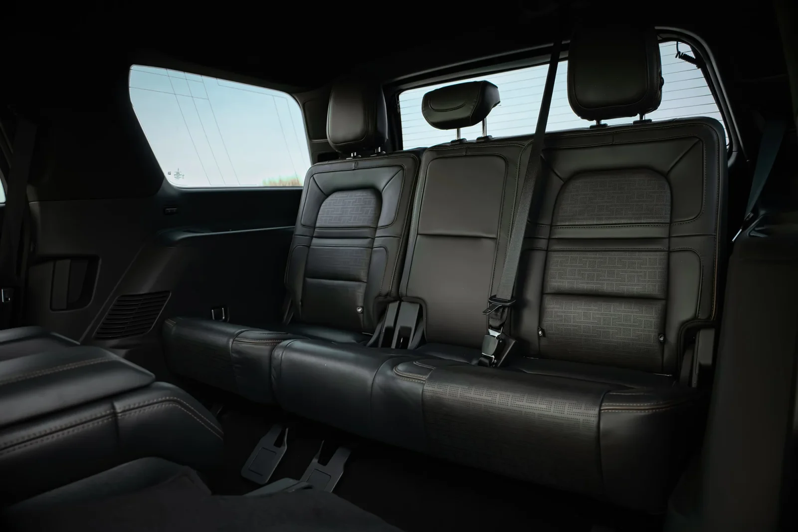 Alquiler Lincoln Navigator  Plata 2022 en Abu Dabi - 8 