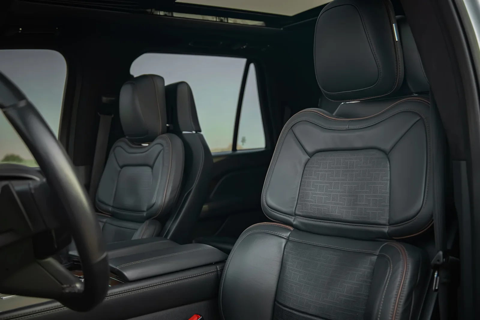 Alquiler Lincoln Navigator  Plata 2022 en Abu Dabi - 5 