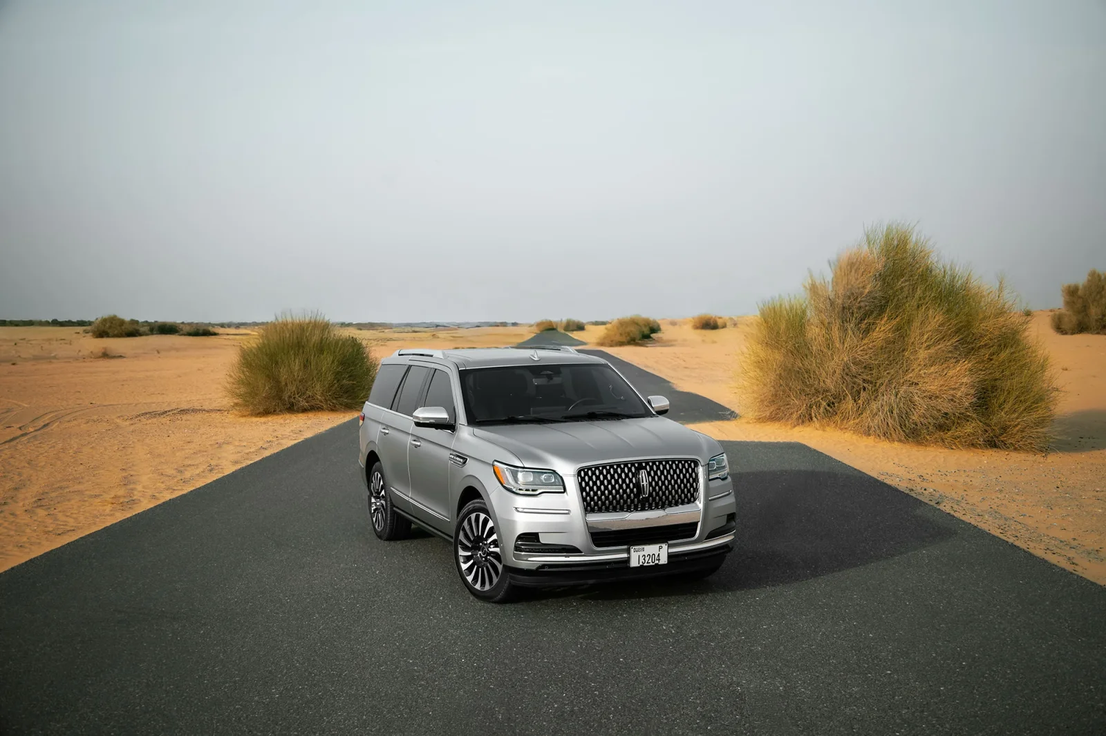 Alquiler Lincoln Navigator  Plata 2022 en Abu Dabi - 2 
