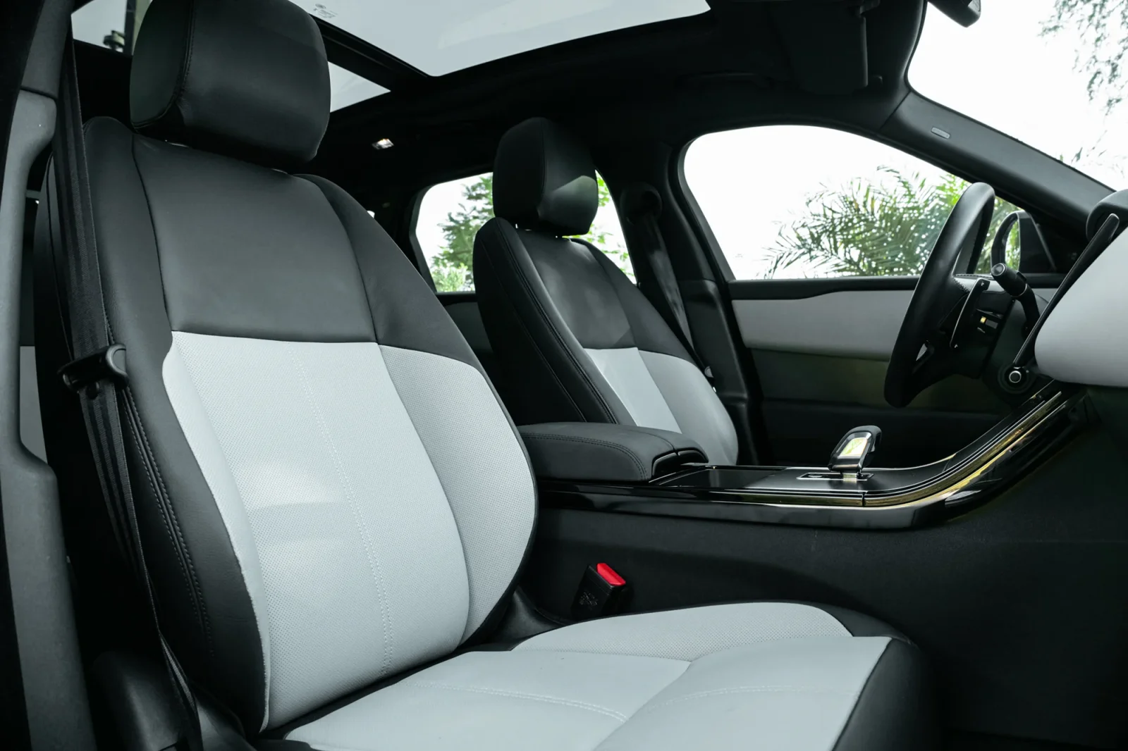 Rent Land Rover Range Rover Velar  Grey 2024 in Abu Dhabi - 6 