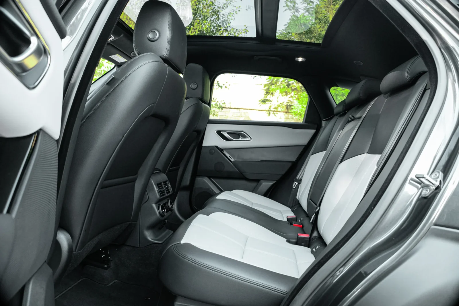 Rent Land Rover Range Rover Velar  Grey 2024 in Abu Dhabi - 8 