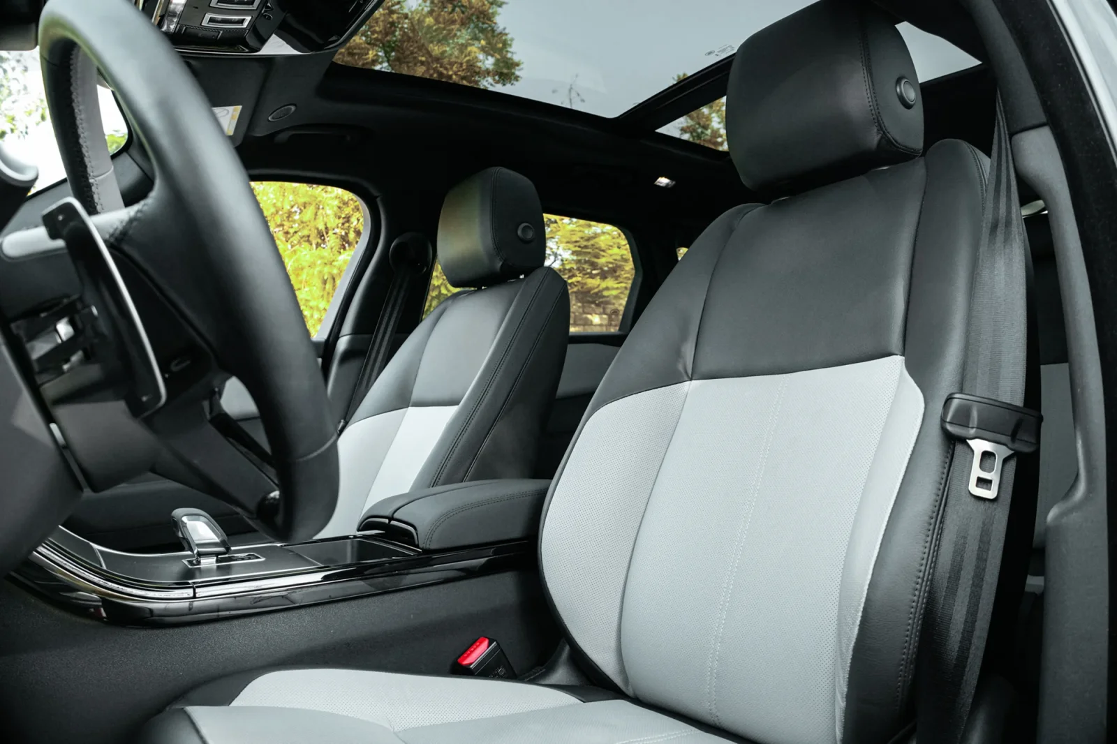 Rent Land Rover Range Rover Velar  Grey 2024 in Abu Dhabi - 5 