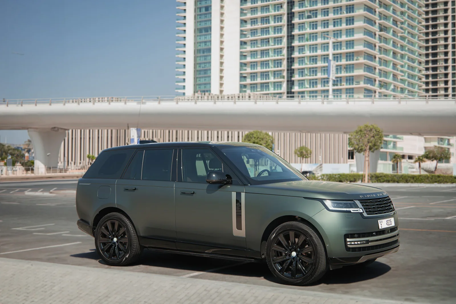Rent Land Rover Range Rover  HSE  Green 2023 in Abu Dhabi - 13 