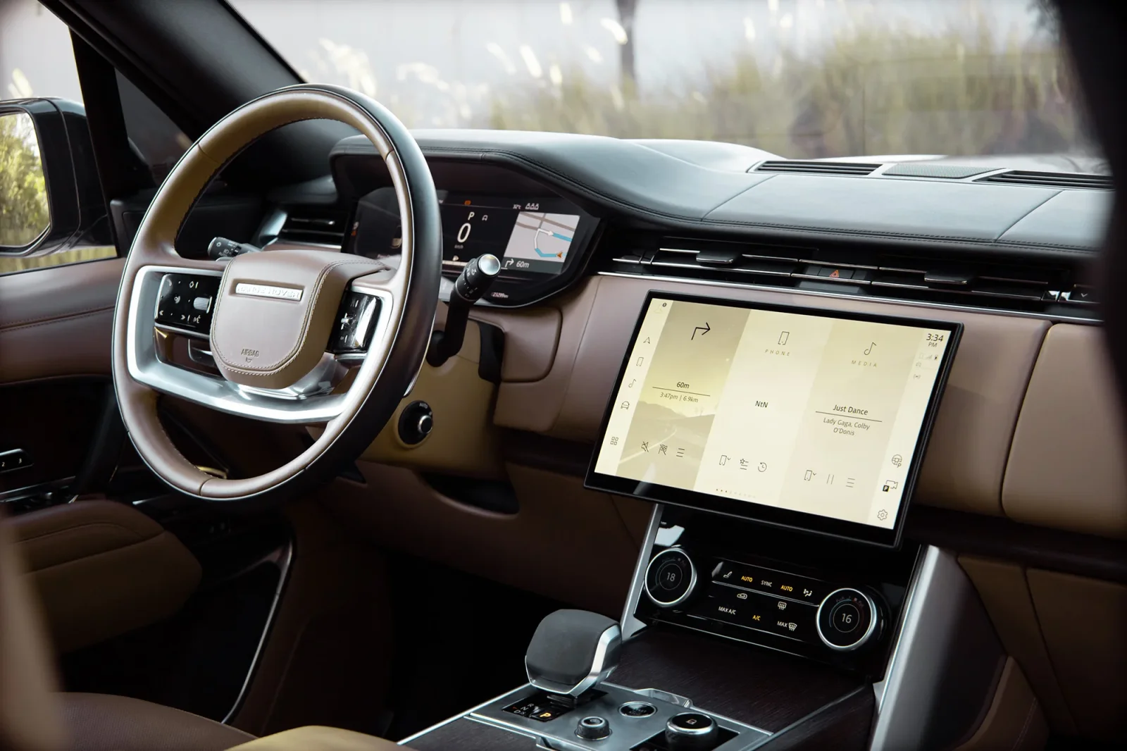 Rent Land Rover Range Rover  HSE  Green 2023 in Abu Dhabi - 3 