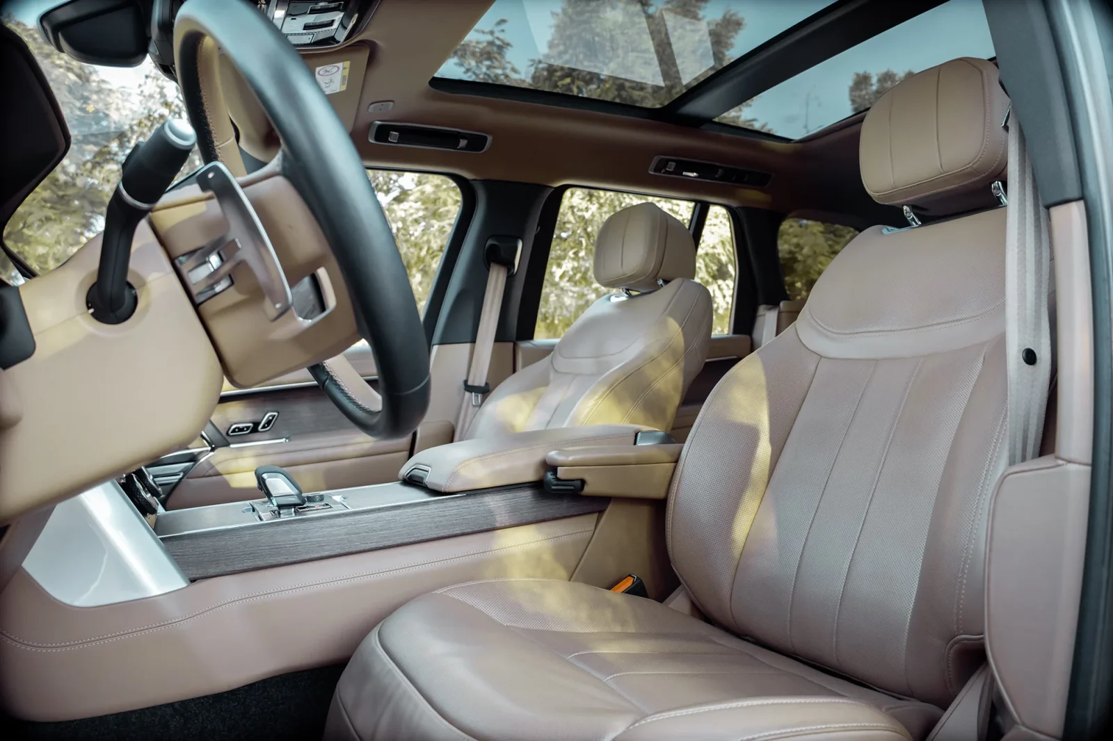 Rent Land Rover Range Rover  HSE  Green 2023 in Abu Dhabi - 5 