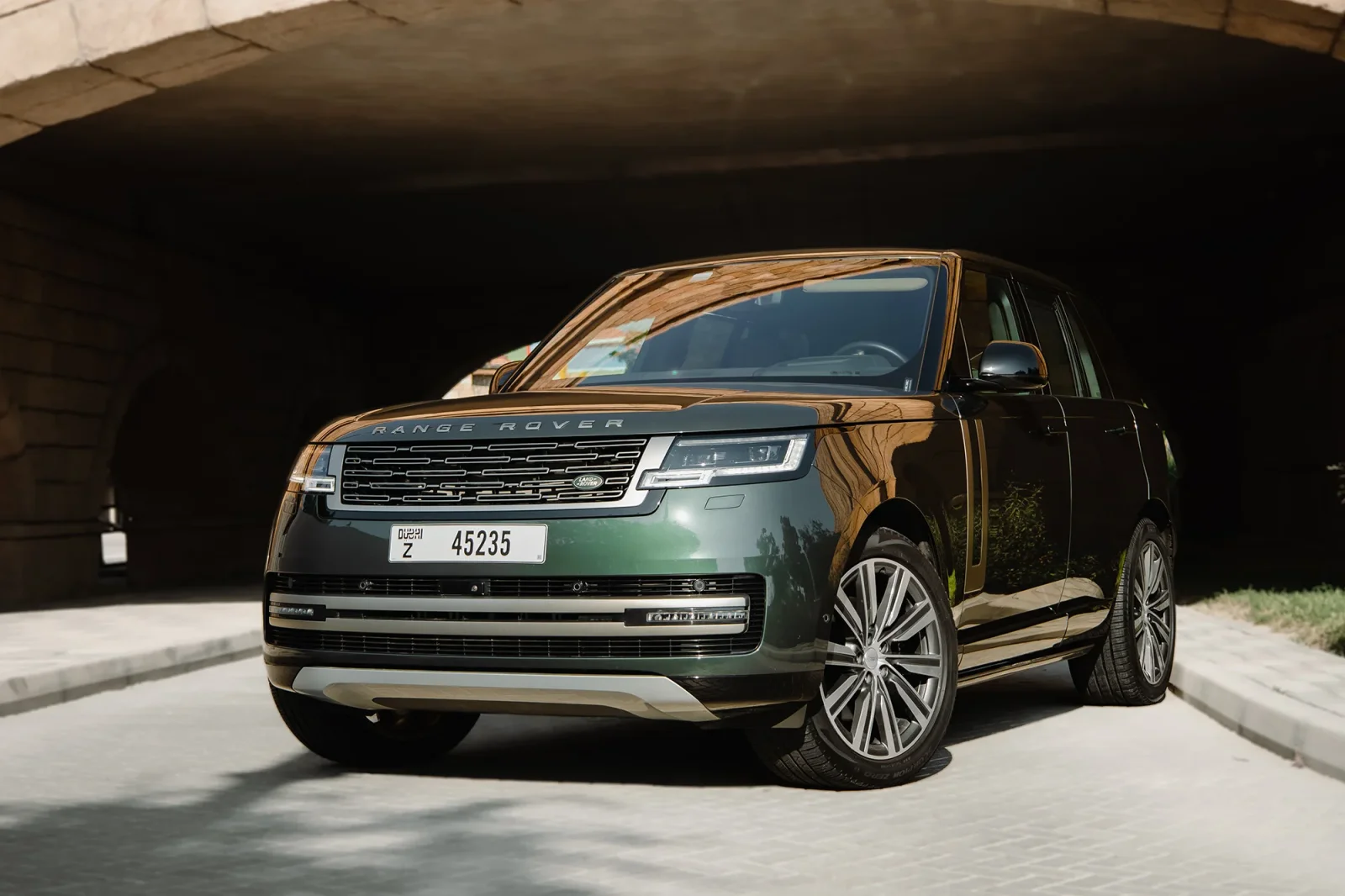 Аренда Land Rover Range Rover  HSE Зеленый 2023 в Абу-Даби - 14 