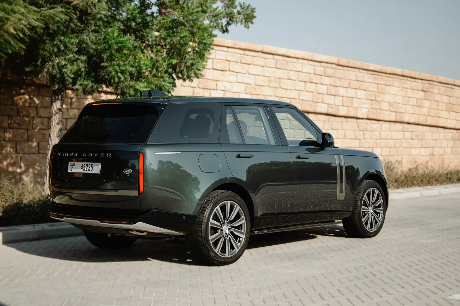 Аренда Land Rover Range Rover  HSE Зеленый 2023 в Абу-Даби - 17 