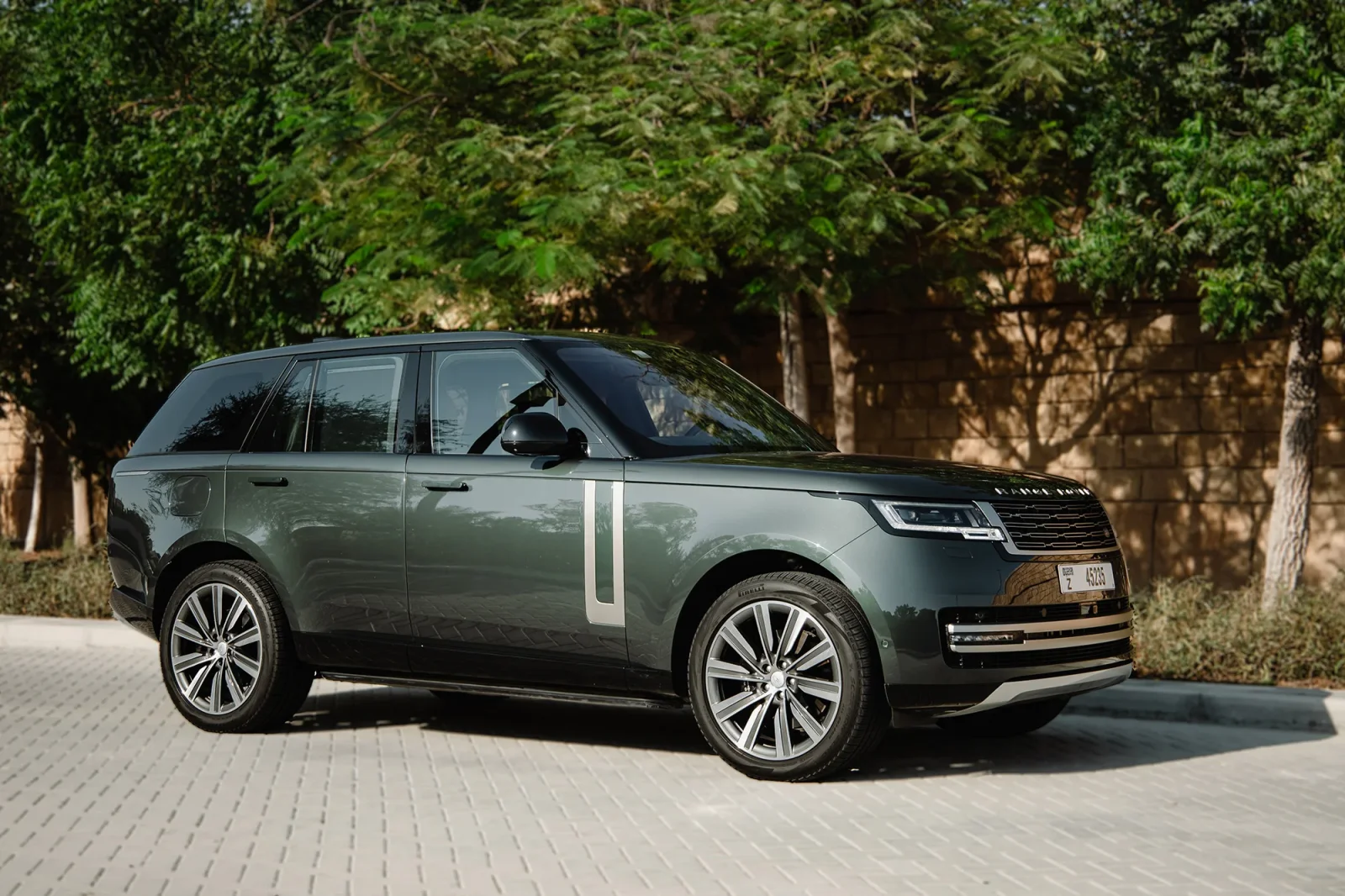 Аренда Land Rover Range Rover  HSE Зеленый 2023 в Абу-Даби - 11 