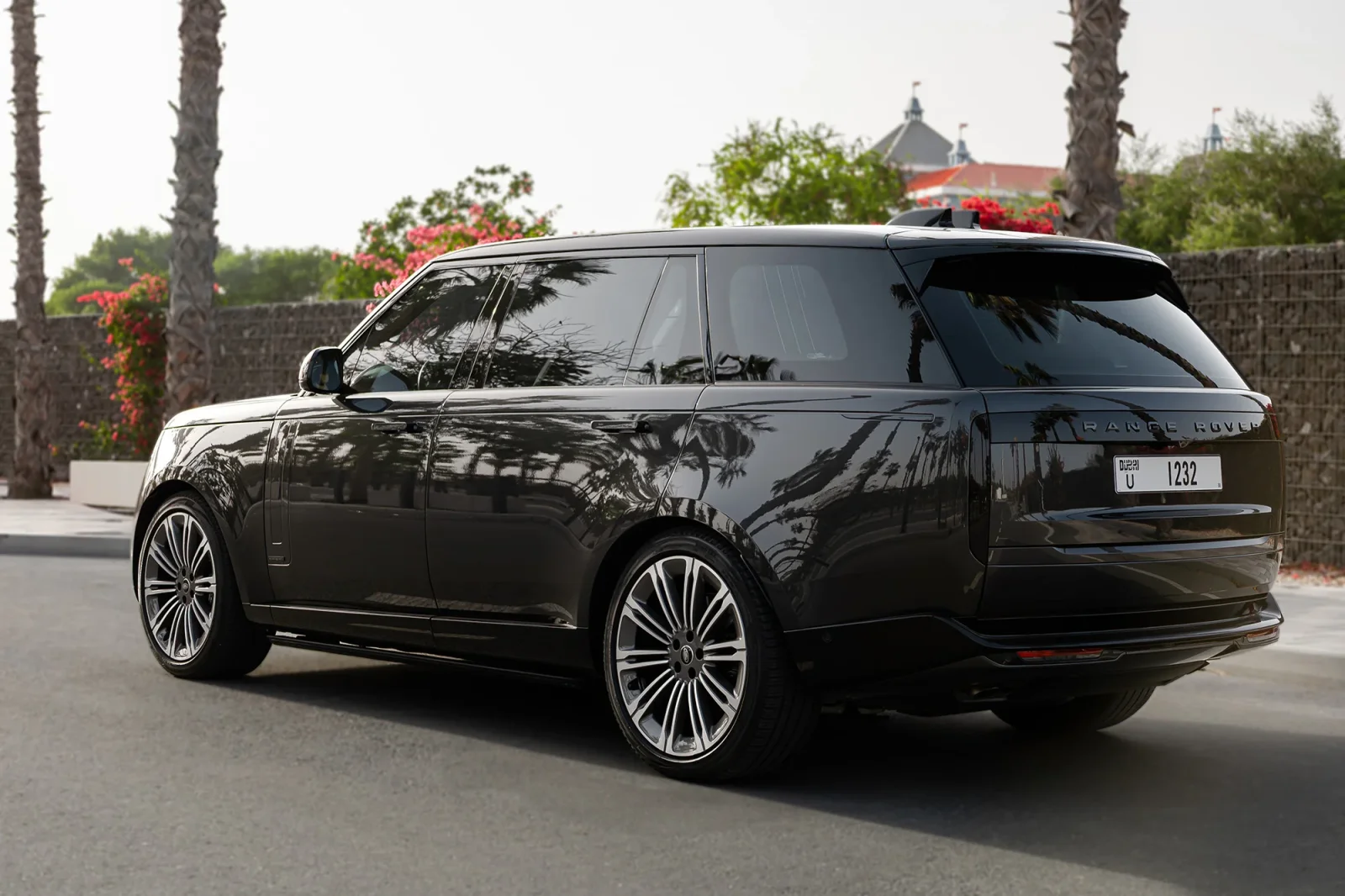 Rent Land Rover Range Rover Autobiography Long Grey 2024 in Abu Dhabi - 13 