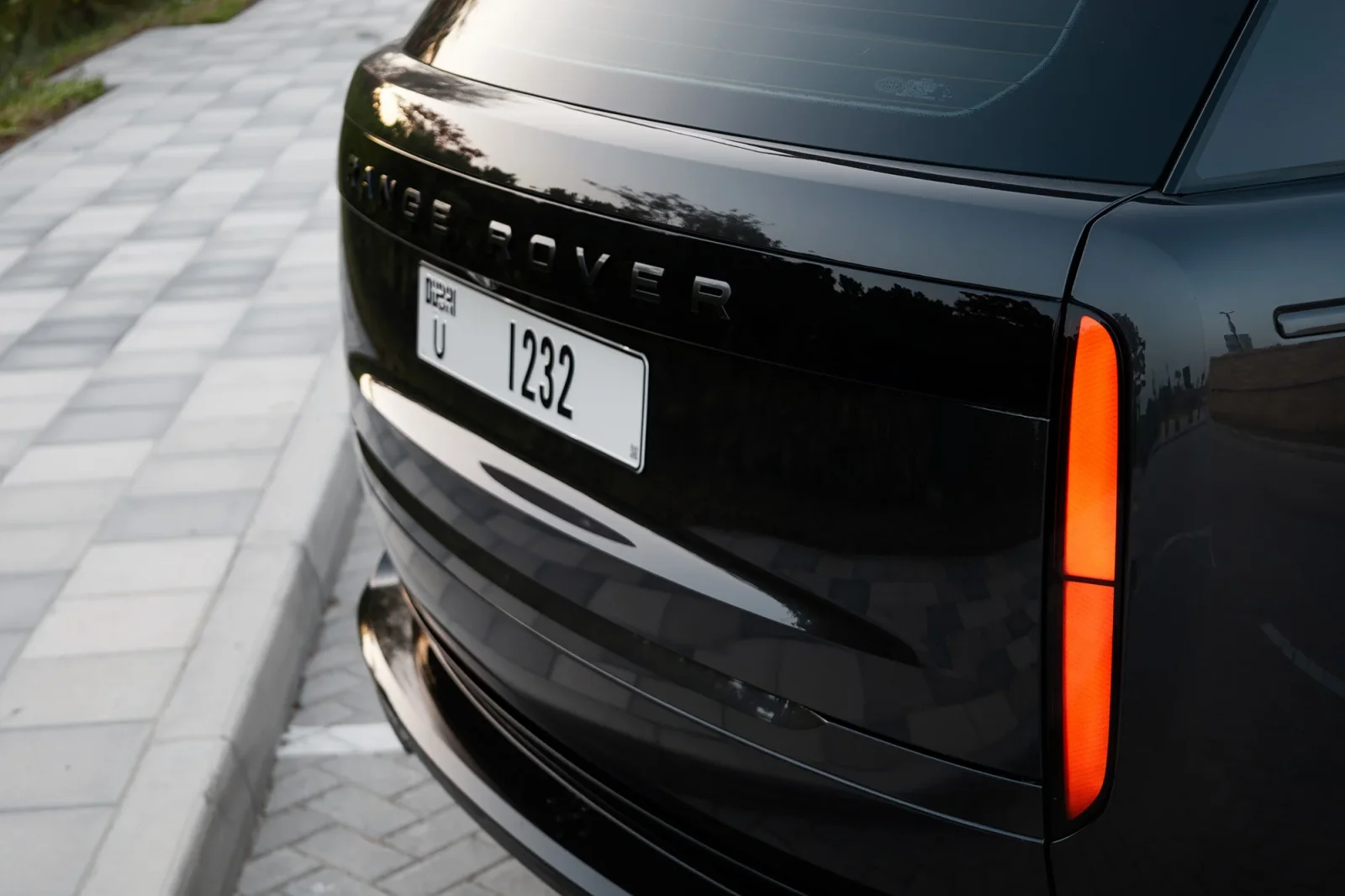 Rent Land Rover Range Rover Autobiography Long Grey 2024 in Abu Dhabi - 14 