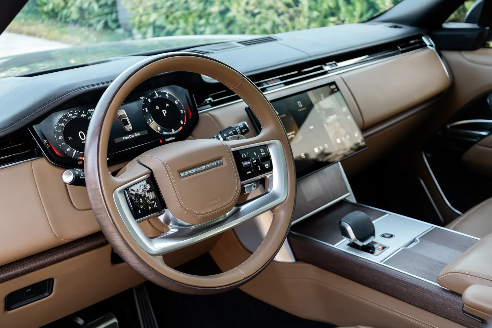 Rent Land Rover Range Rover Autobiography Long Grey 2024 in Abu Dhabi - 5 