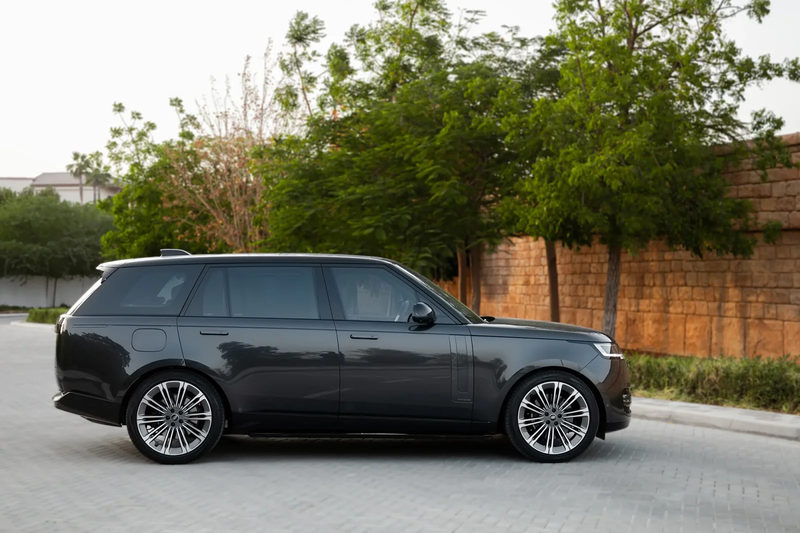 Alquiler Land Rover Range Rover Autobiography Long Gris 2024 en Abu Dabi - 10 