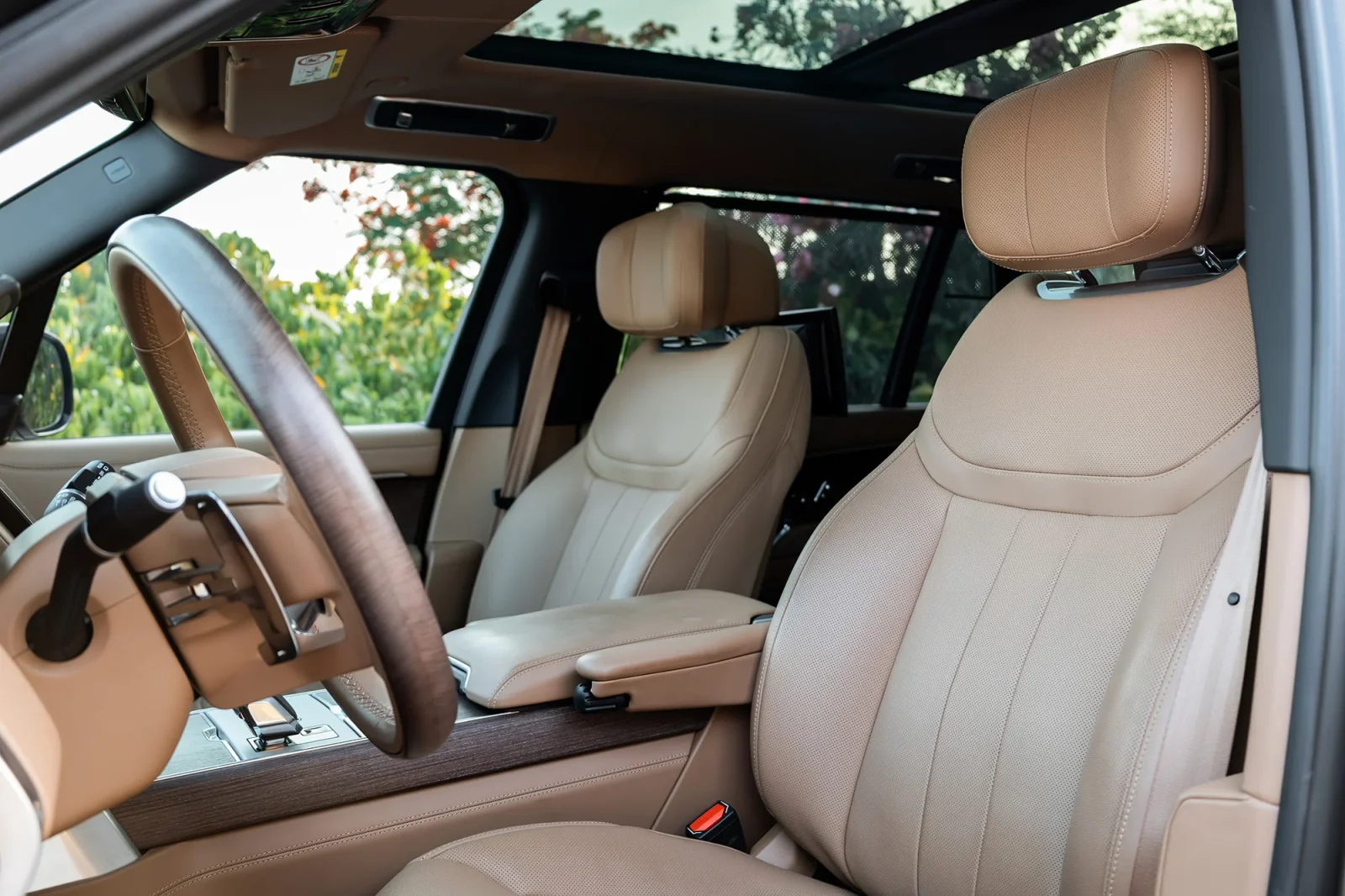 Alquiler Land Rover Range Rover Autobiography Long Gris 2024 en Abu Dabi - 4 