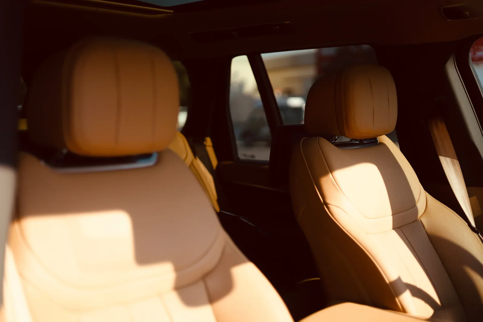 Rent Land Rover Range Rover Autobiography V8 Black 2023 in Abu Dhabi - 8 