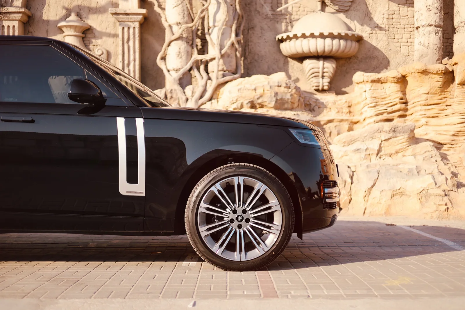 Rent Land Rover Range Rover Autobiography V8 Black 2023 in Abu Dhabi - 14 