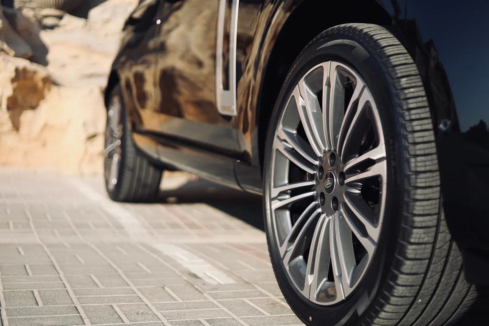 Rent Land Rover Range Rover Autobiography V8 Black 2023 in Abu Dhabi - 16 