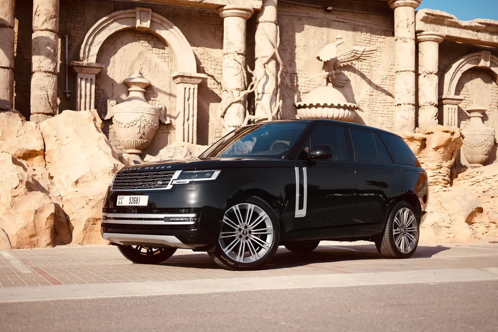 Rent Land Rover Range Rover Autobiography V8 Black 2023 in Abu Dhabi - 2 