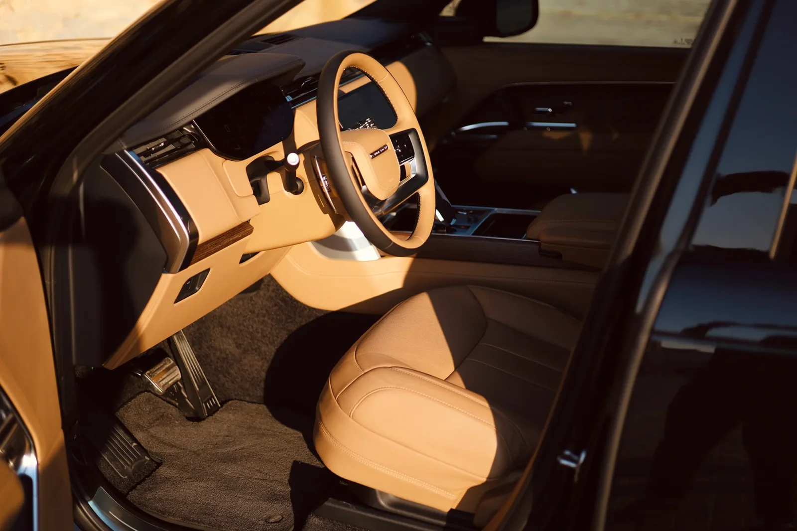 Rent Land Rover Range Rover Autobiography V8 Black 2023 in Abu Dhabi - 6 