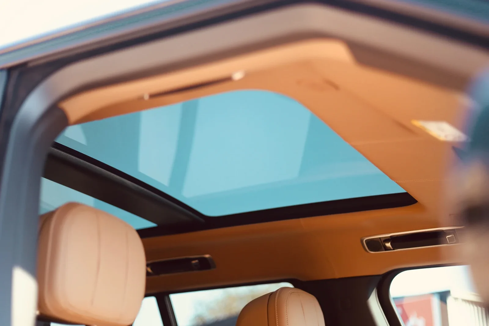 Rent Land Rover Range Rover Autobiography V8 Black 2023 in Abu Dhabi - 9 