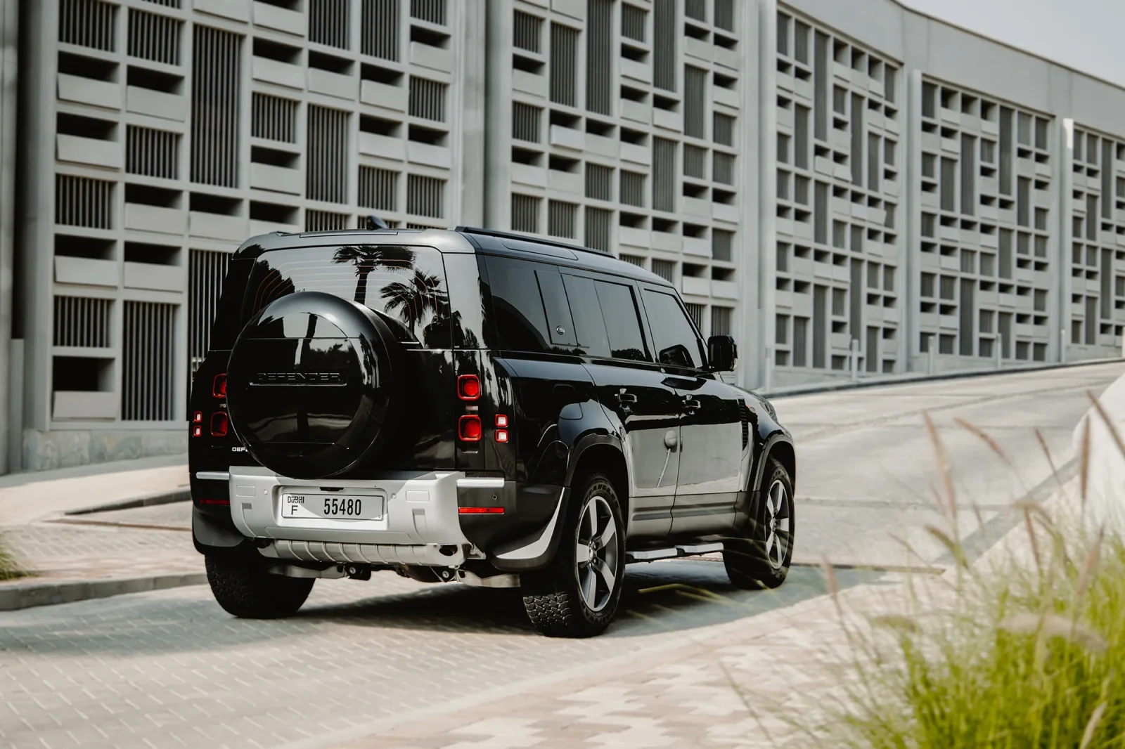 Аренда Land Rover Defender  Черный 2024 в Абу-Даби - 11 