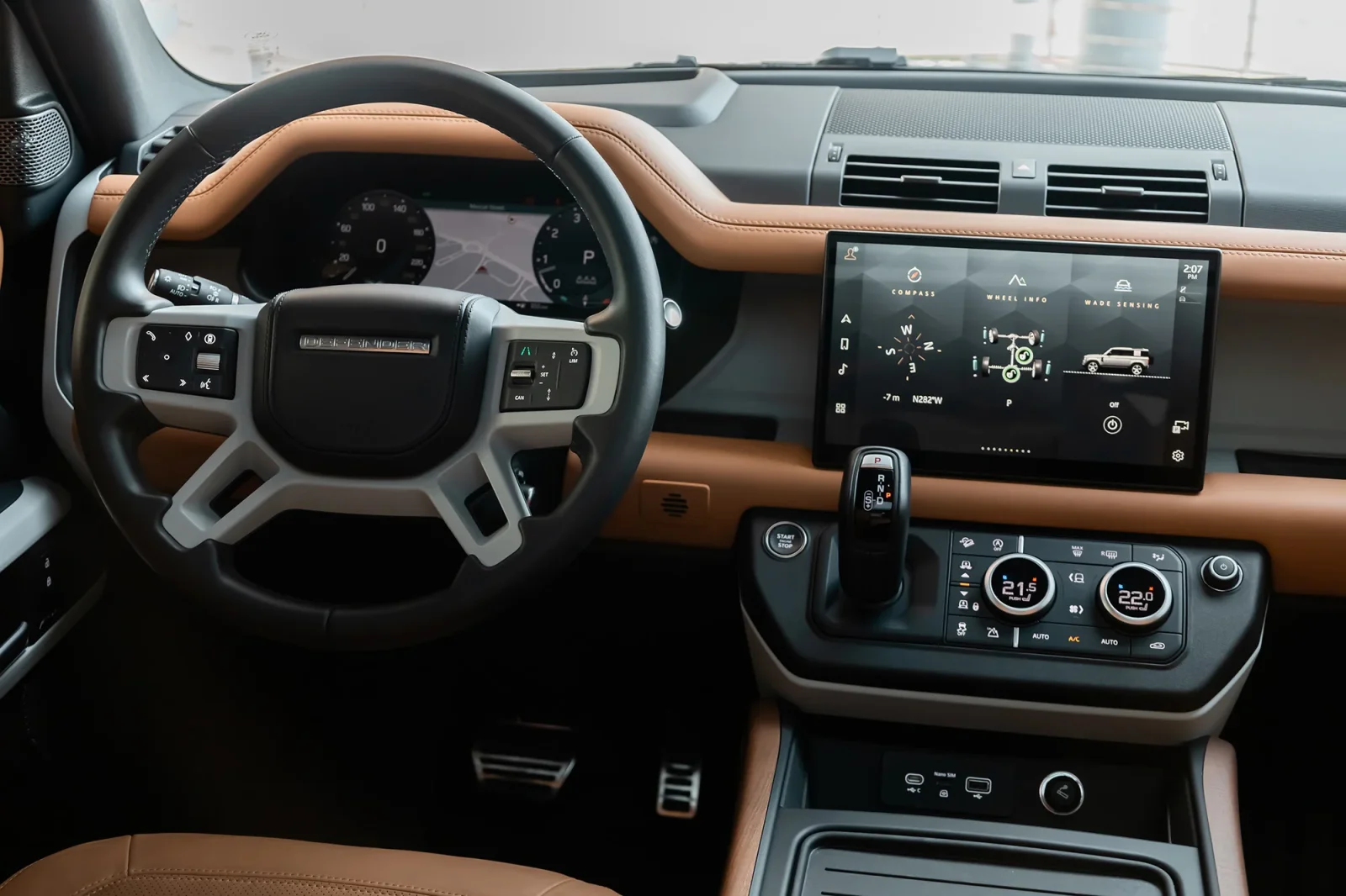 Аренда Land Rover Defender  Черный 2024 в Абу-Даби - 4 