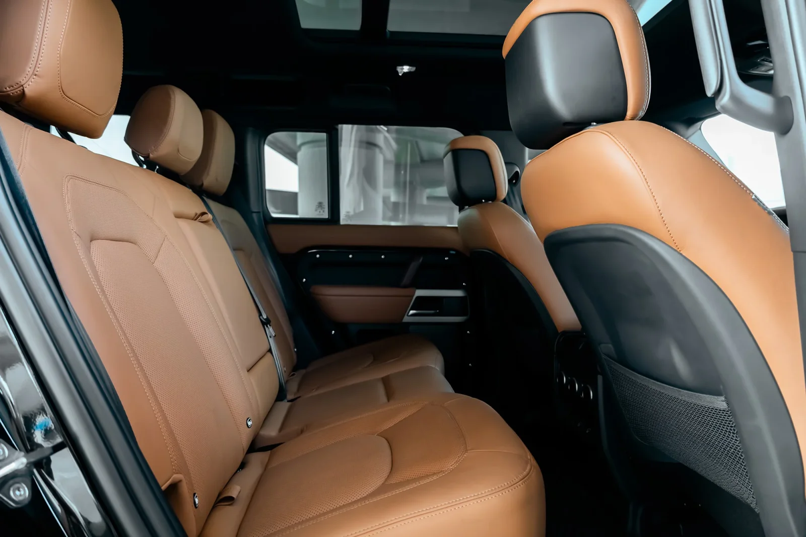 Аренда Land Rover Defender  Черный 2024 в Абу-Даби - 6 