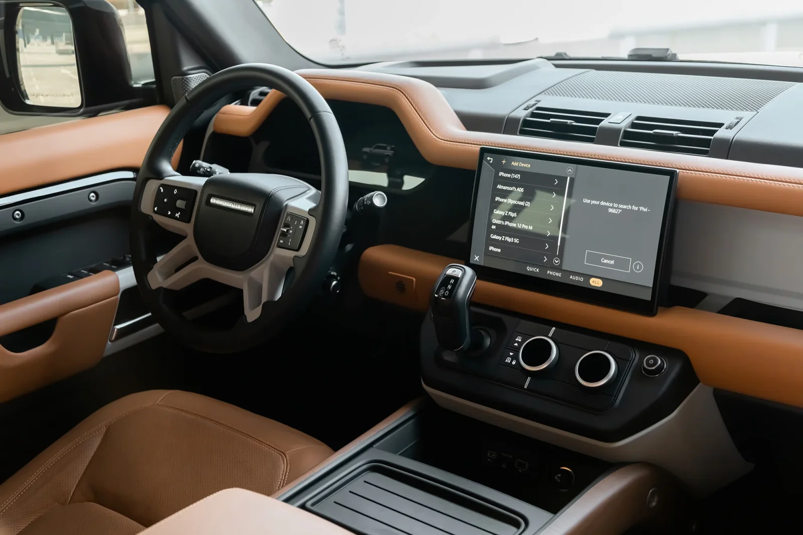 Аренда Land Rover Defender  Черный 2024 в Абу-Даби - 3 