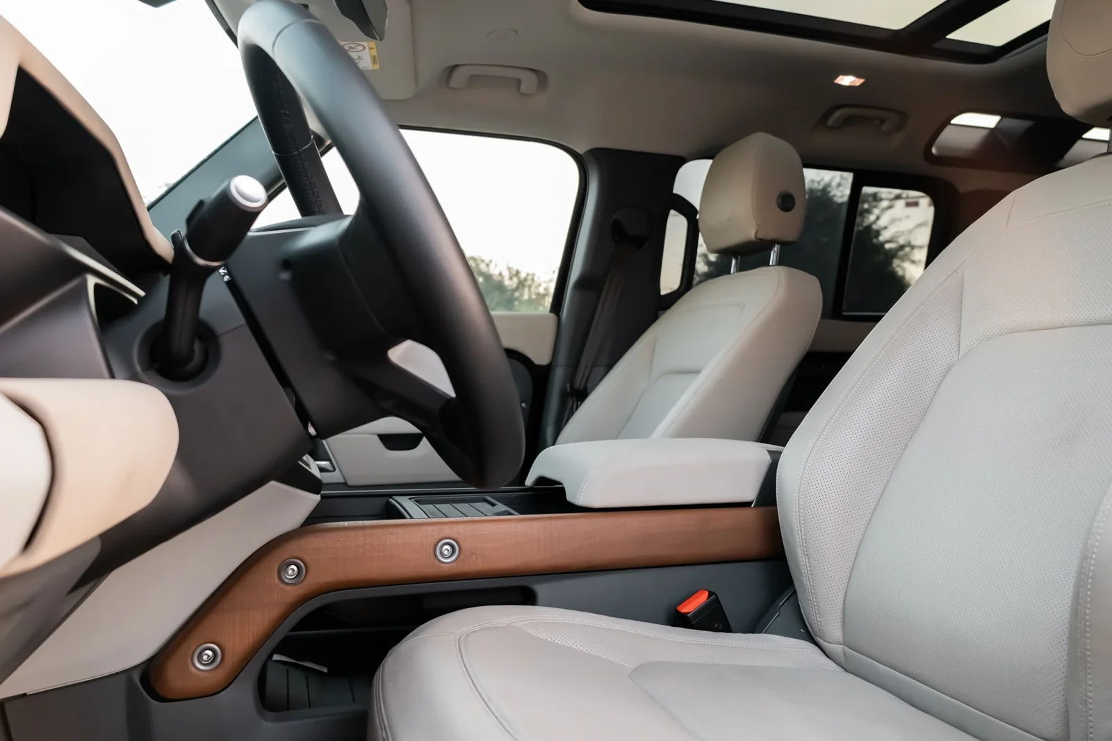 Аренда Land Rover Defender  Черный 2023 в Абу-Даби - 5 