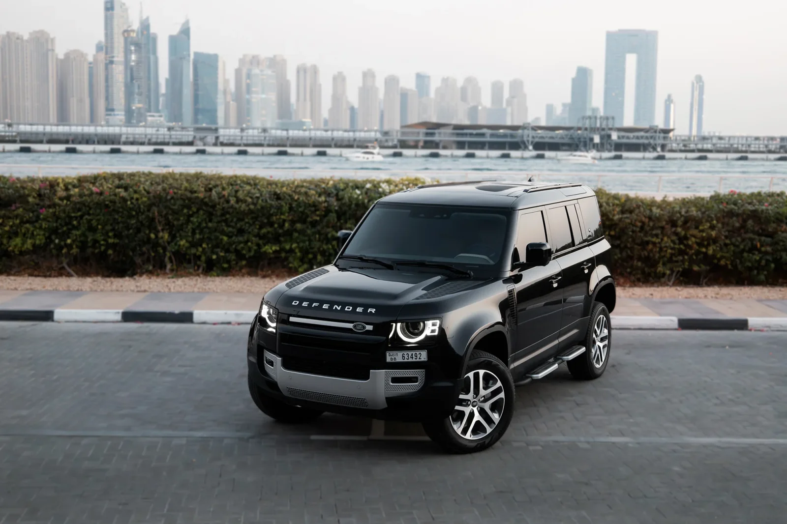Аренда Land Rover Defender  Черный 2023 в Абу-Даби