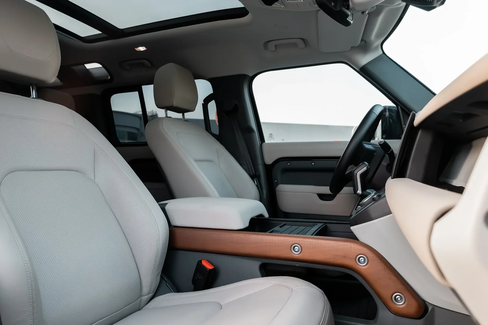 Аренда Land Rover Defender  Черный 2023 в Абу-Даби - 6 