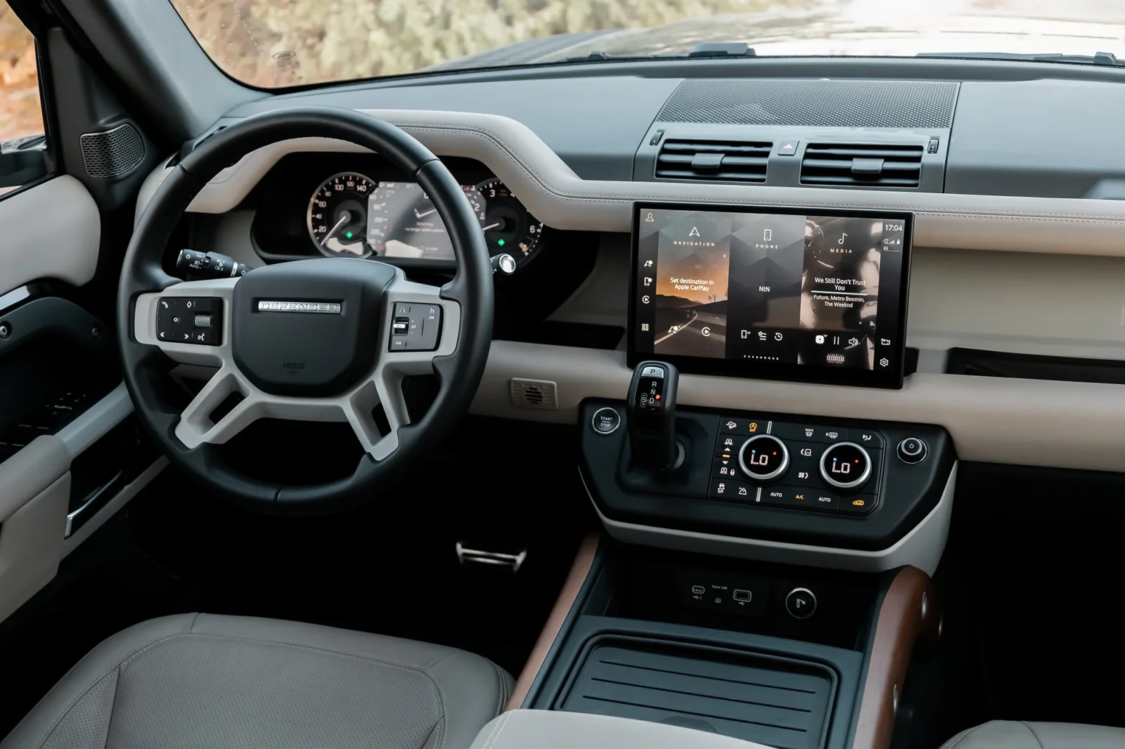 Аренда Land Rover Defender  Черный 2023 в Абу-Даби - 4 