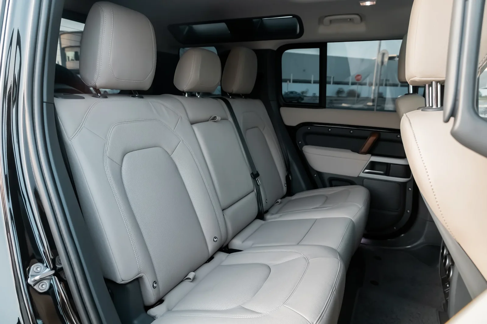 Аренда Land Rover Defender  Черный 2023 в Абу-Даби - 9 