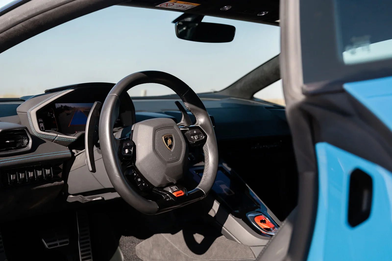 Alquiler Lamborghini Huracan  Azul 2022 en Abu Dabi - 3 