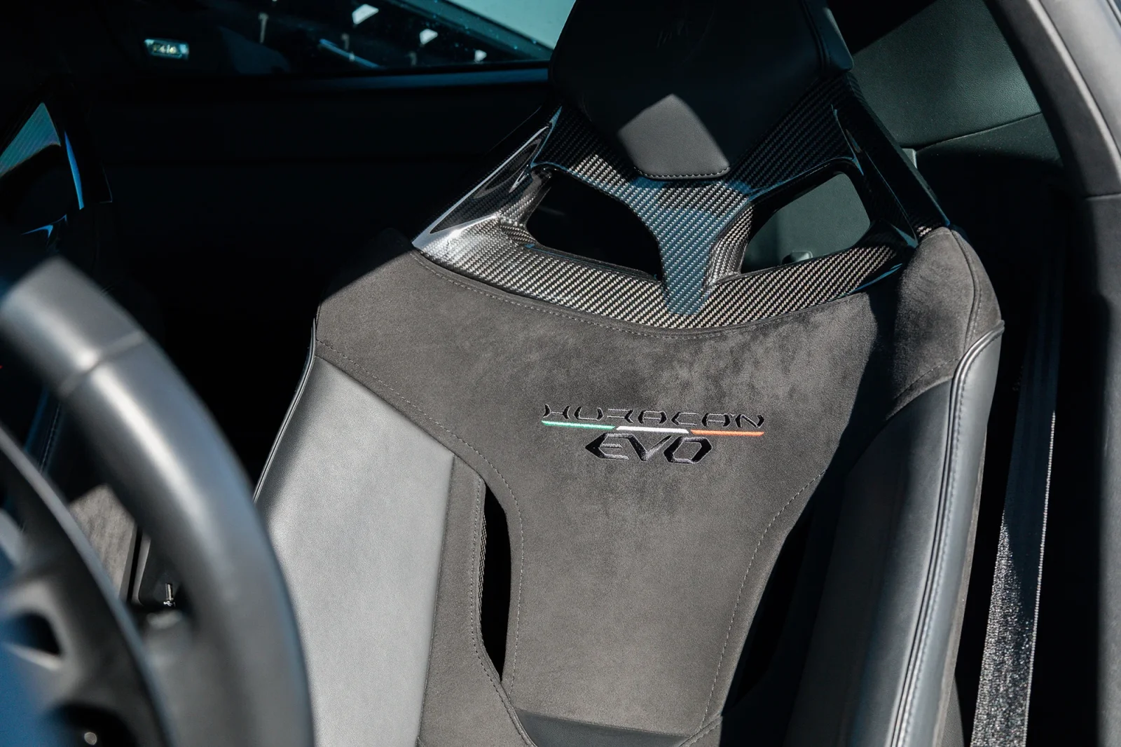 Alquiler Lamborghini Huracan  Azul 2022 en Abu Dabi - 4 