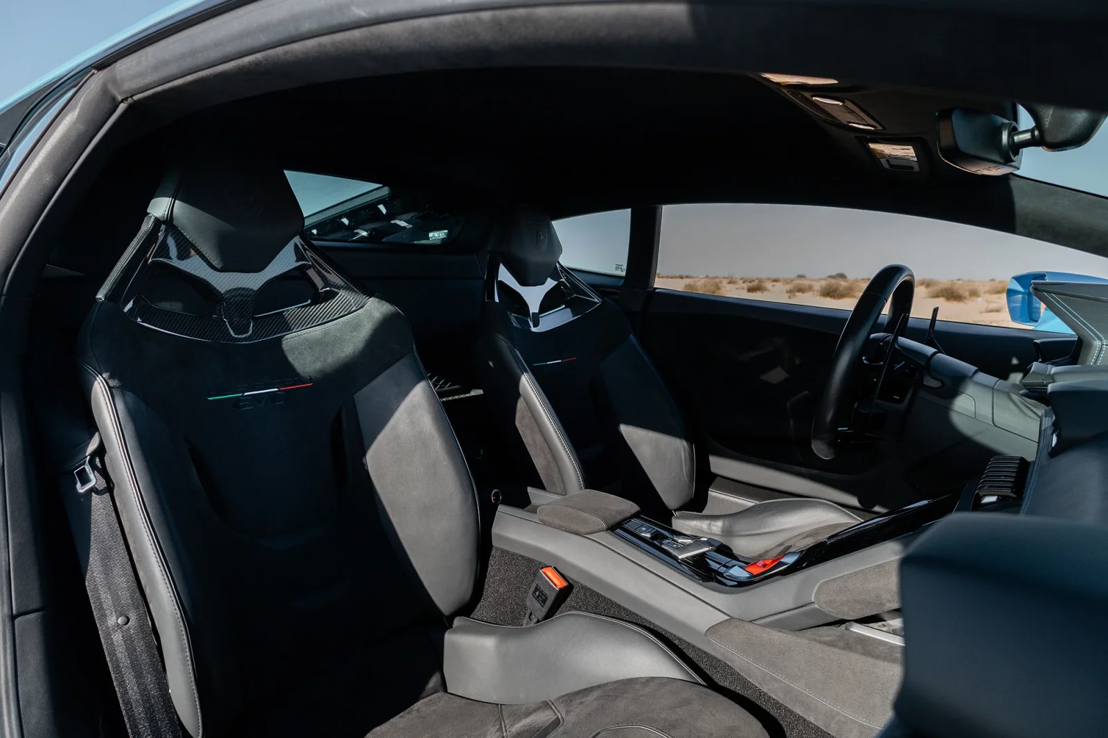 Alquiler Lamborghini Huracan  Azul 2022 en Abu Dabi - 6 