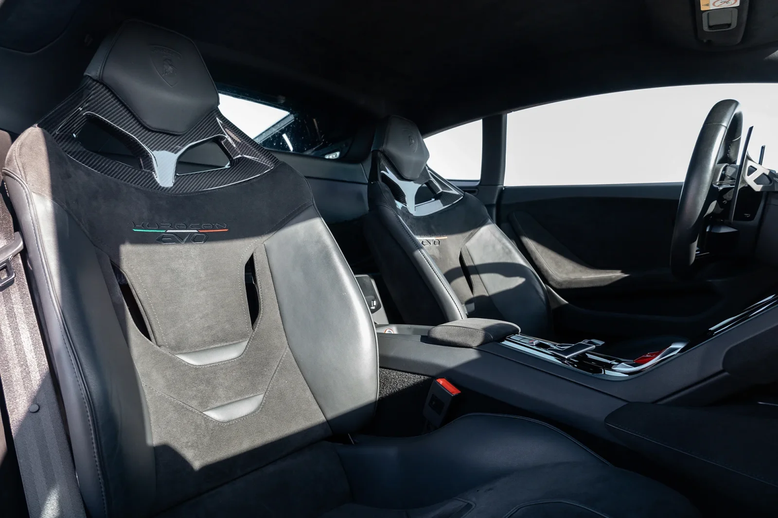 Alquiler Lamborghini Huracan  Azul 2022 en Abu Dabi - 7 