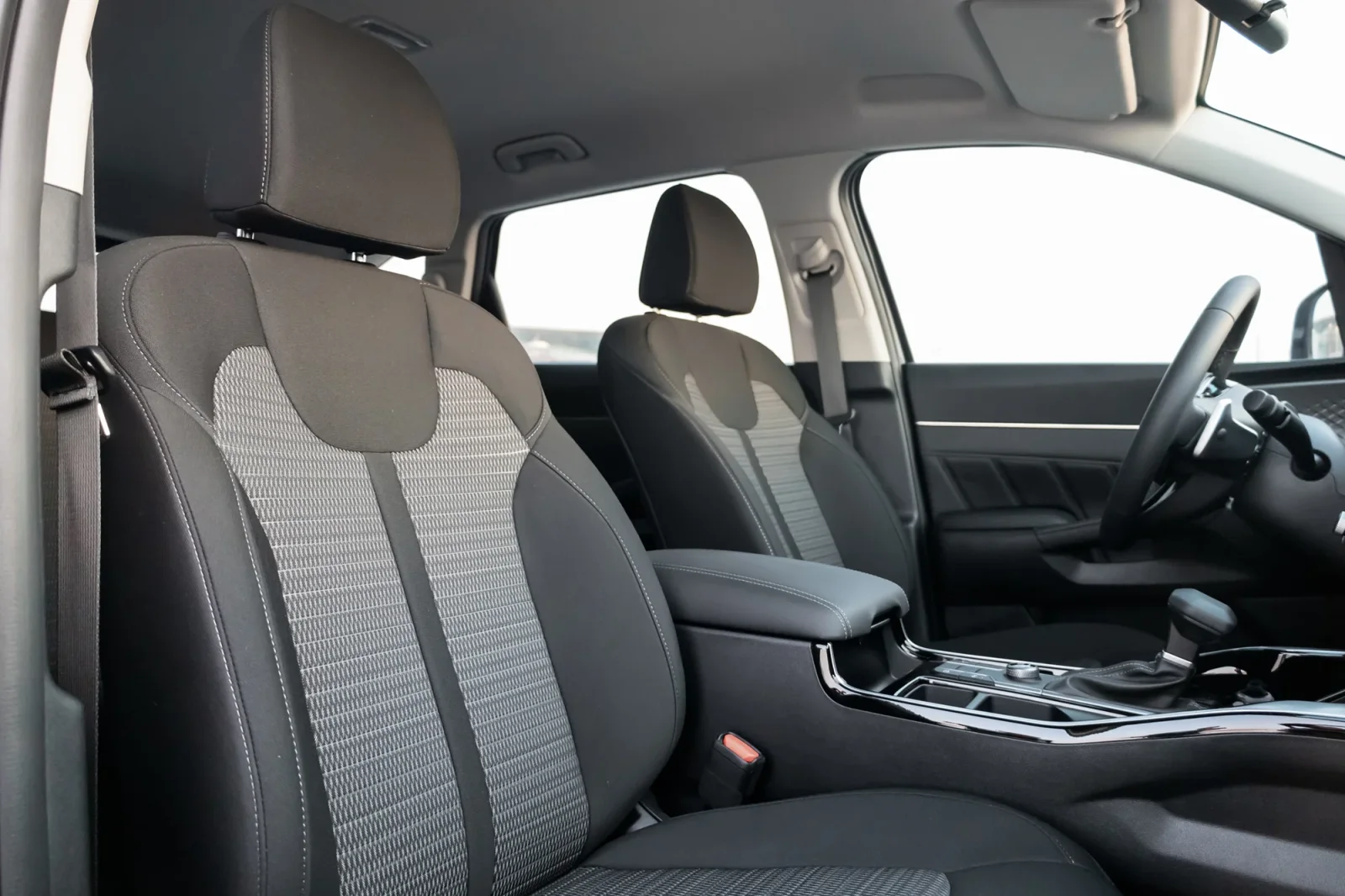 Rent Kia Sorento  Blue 2025 in Abu Dhabi - 6 