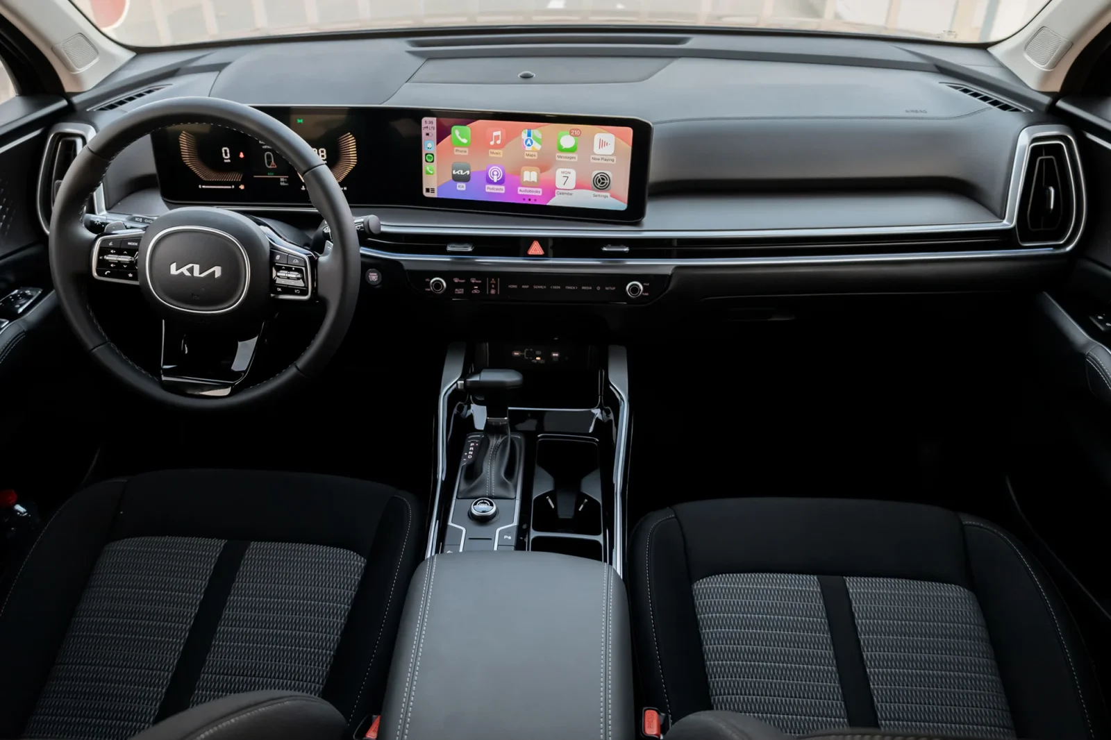 Rent Kia Sorento  Blue 2025 in Abu Dhabi - 4 