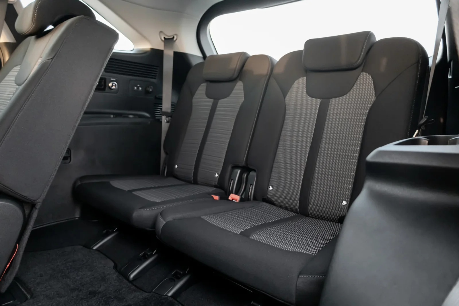 Rent Kia Sorento  Blue 2025 in Abu Dhabi - 9 