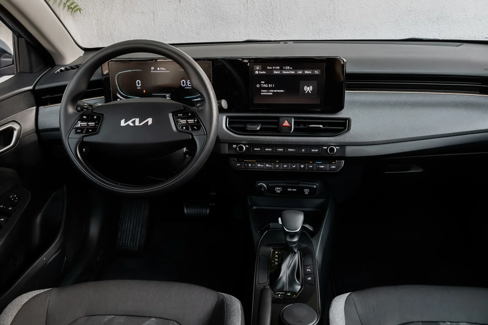 Alquiler Kia K3  Azul 2025 en Abu Dabi - 3 