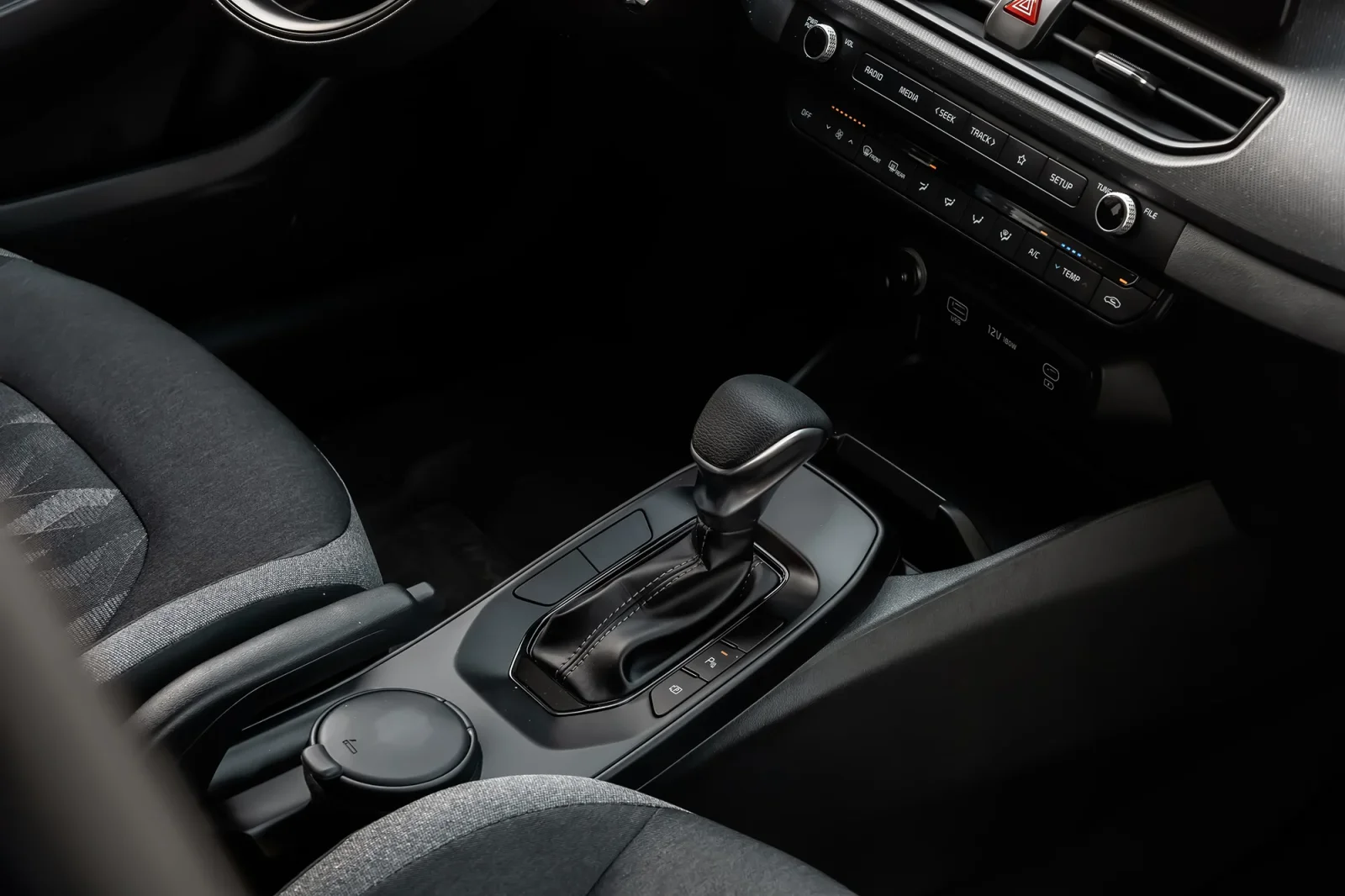 Alquiler Kia K3  Azul 2025 en Abu Dabi - 7 