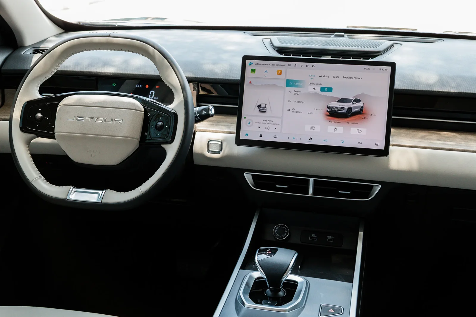 Huren Jetour Dashing  Zwart 2025 in Abu Dhabi - 3 