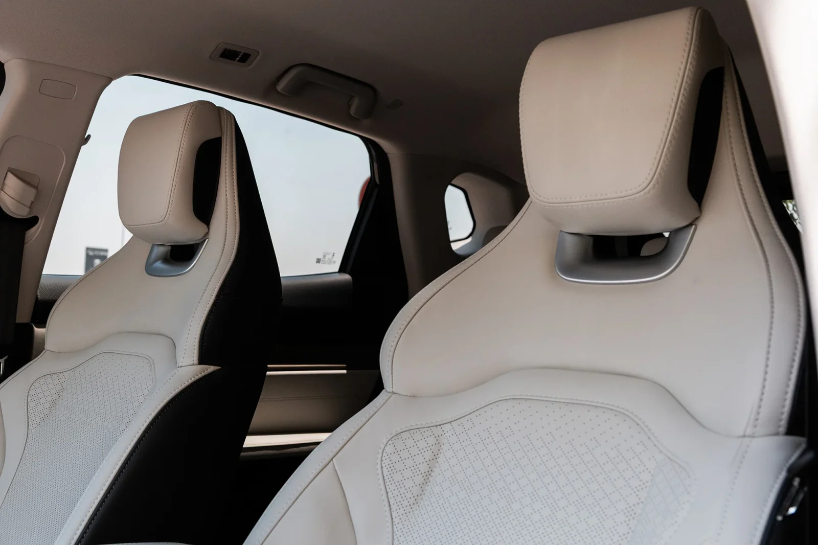 Huren Jetour Dashing  Zwart 2025 in Abu Dhabi - 6 