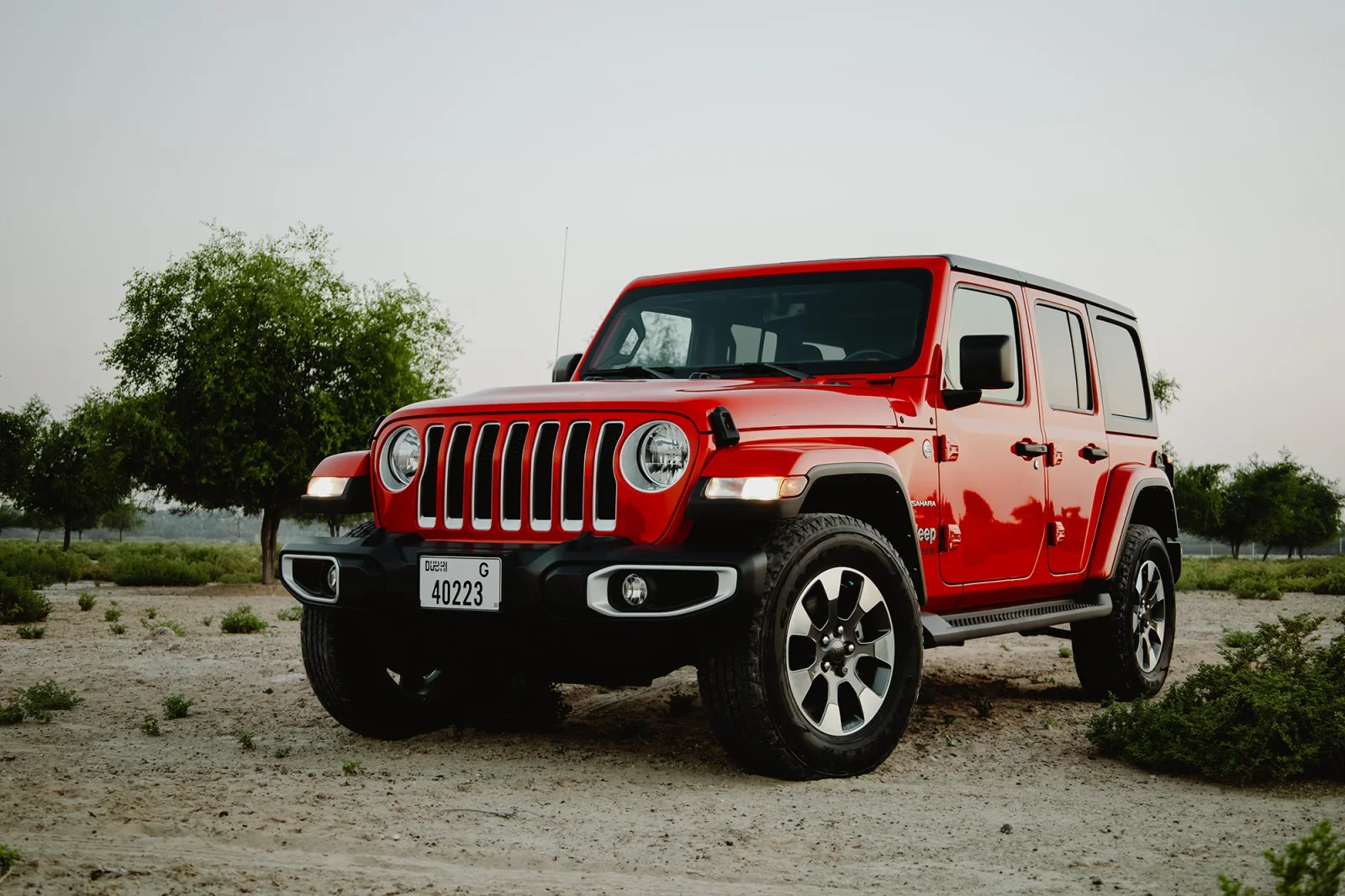 Alquiler Jeep Wrangler  Rojo 2022 en Abu Dabi - 11 