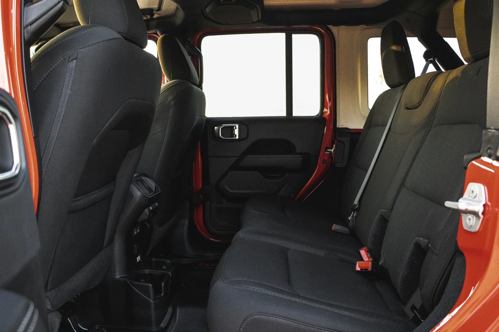 Alquiler Jeep Wrangler  Rojo 2022 en Abu Dabi - 8 